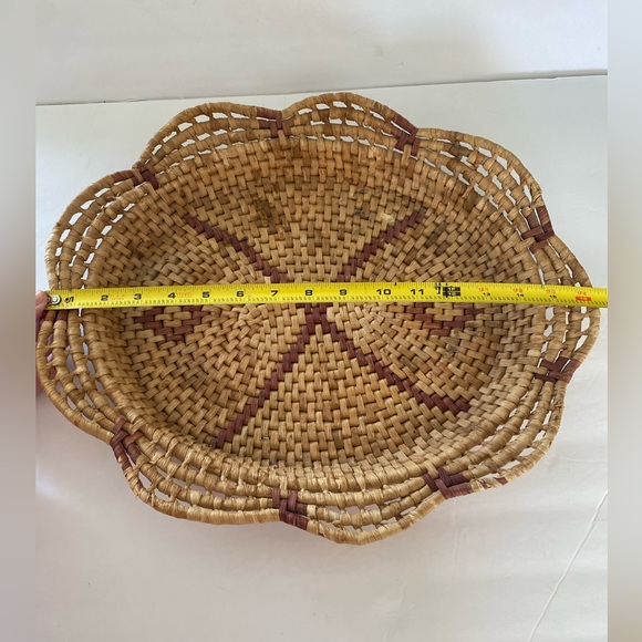 Larger Scalloped Edge Vintage Basket Tray 16 1/2” - Picture 2 of 9